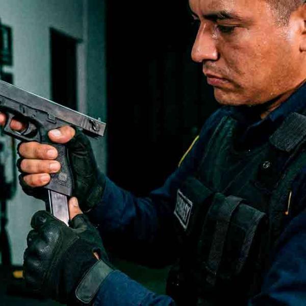 Entrenamiento continuo en manejo de armas